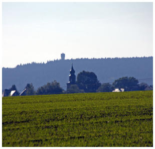 Blick auf den Wetzstein mit dem Altvaterturm